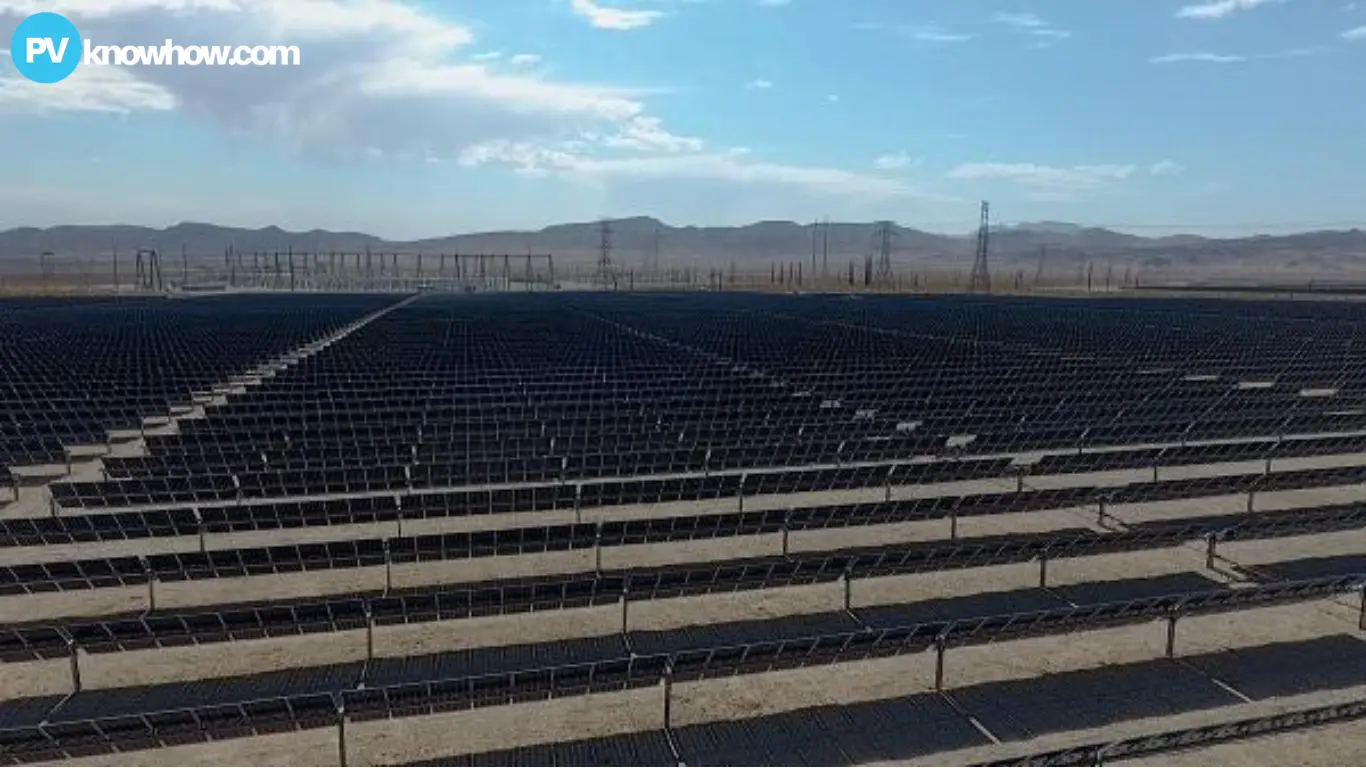 large-solar-photovoltaic-array large solar photovoltaic array