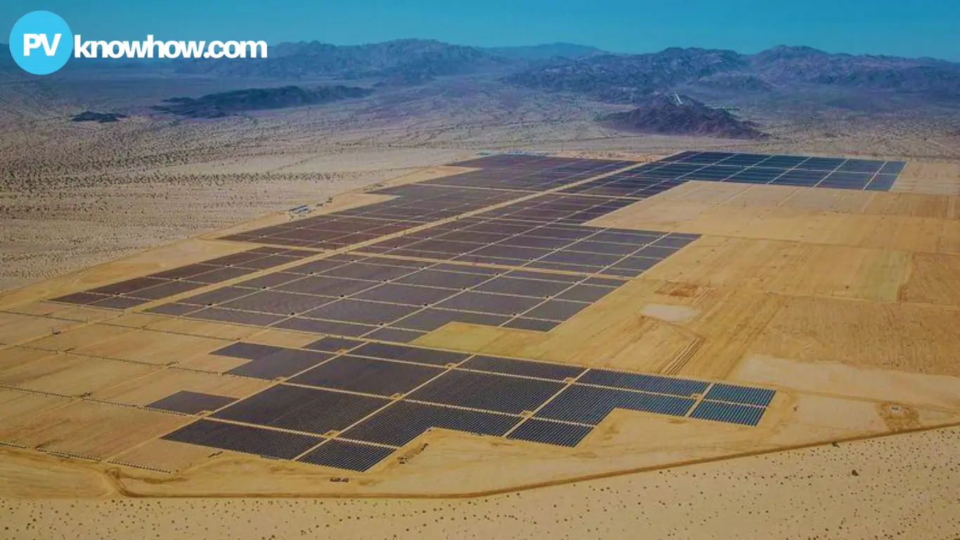 Solar-farm-in-desert Solar farm in desert