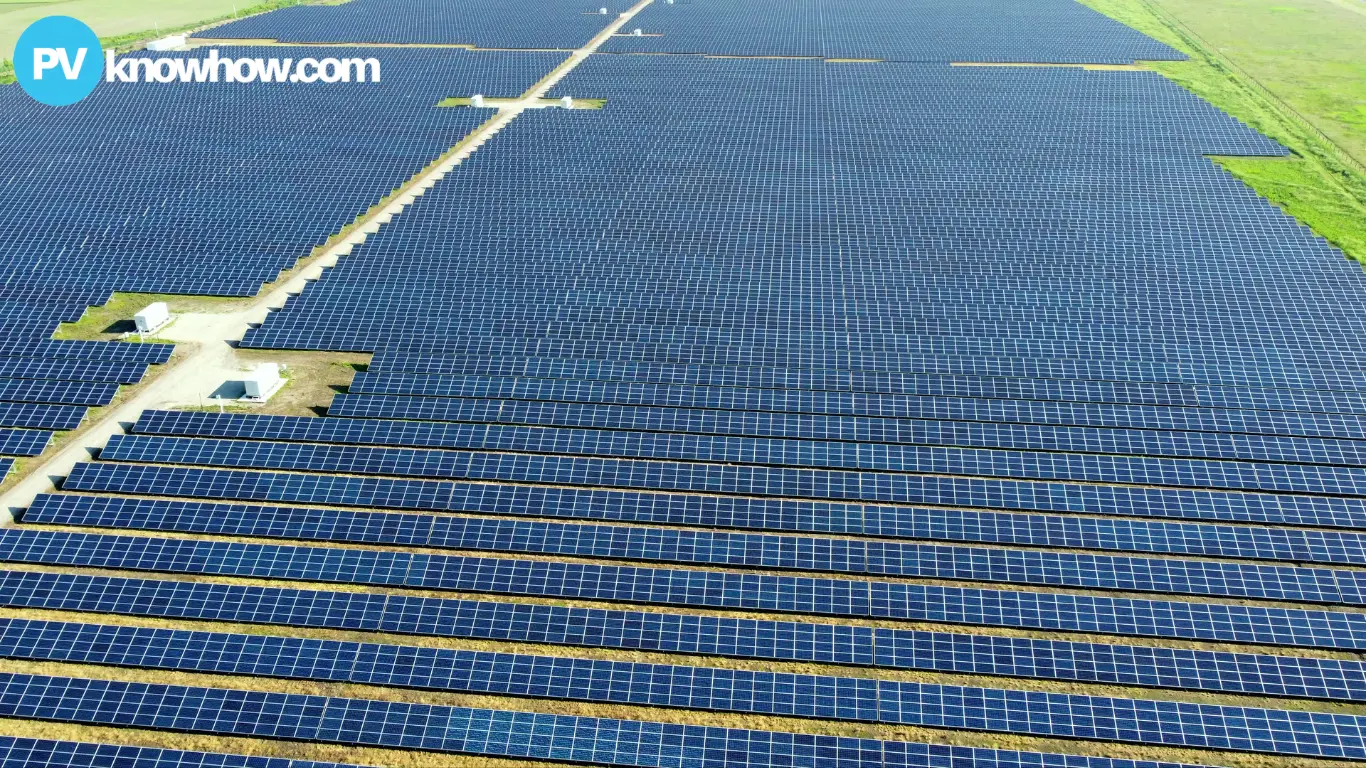 large-scale-solar-farm large-scale solar farm