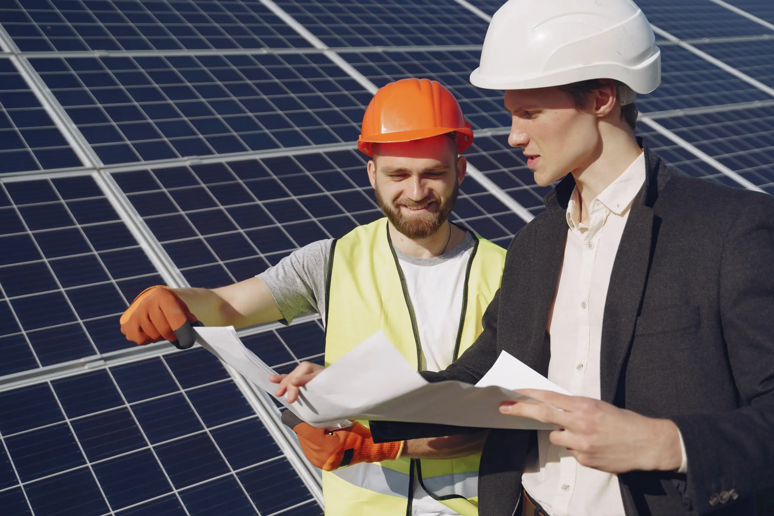 A technician and an entrepreneur collaborate at a photovoltaic power station.