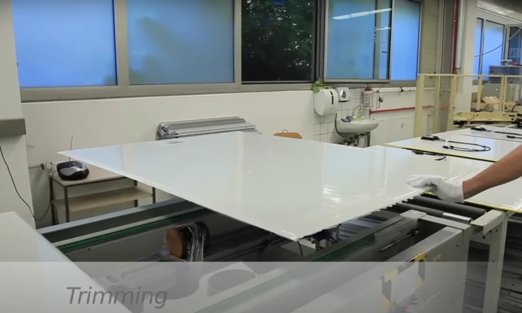 Manual trim station with untrimmed laminate